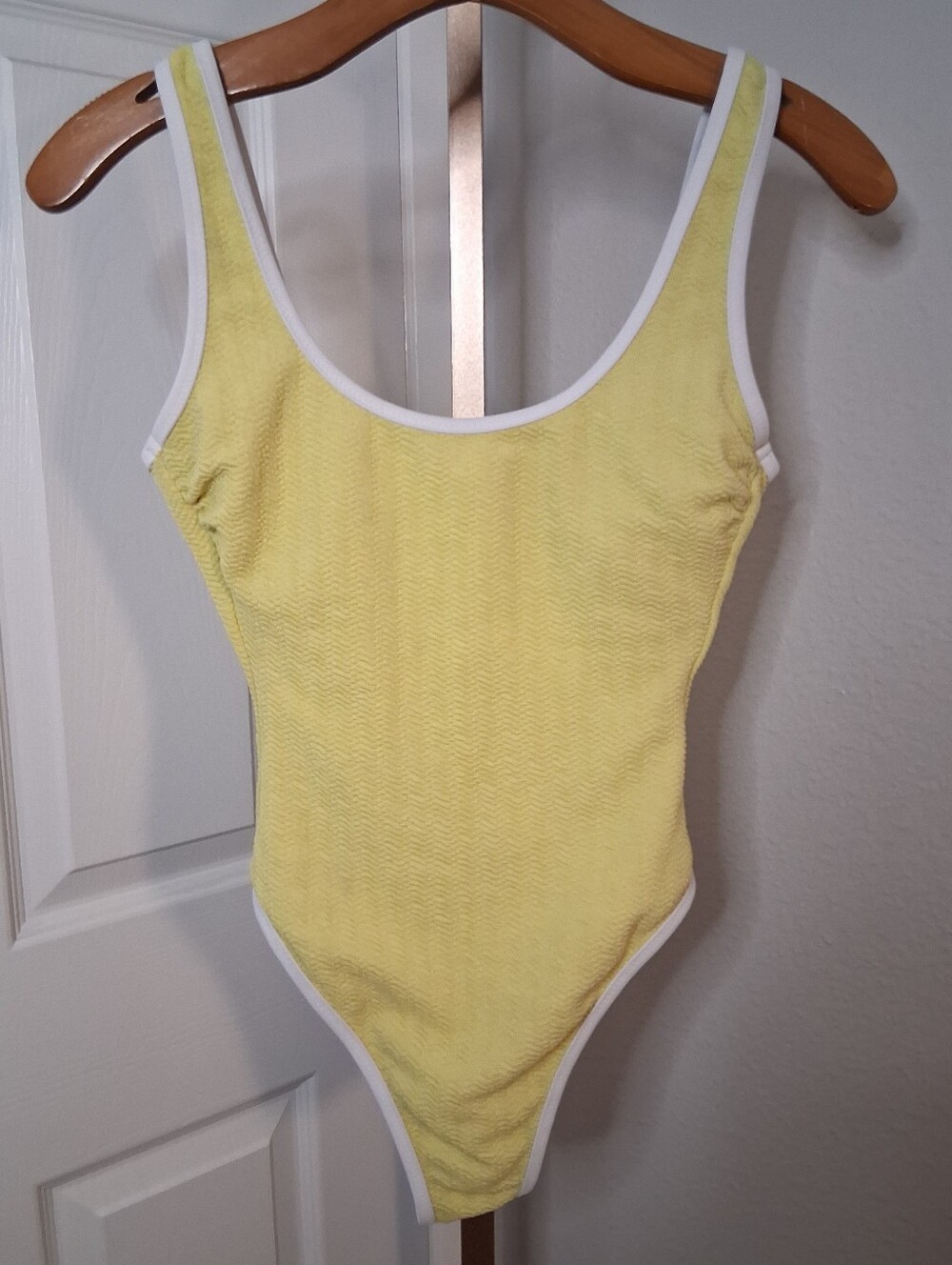 Yellow Textured One Piece Swimsuit Size 0 - 2 XS